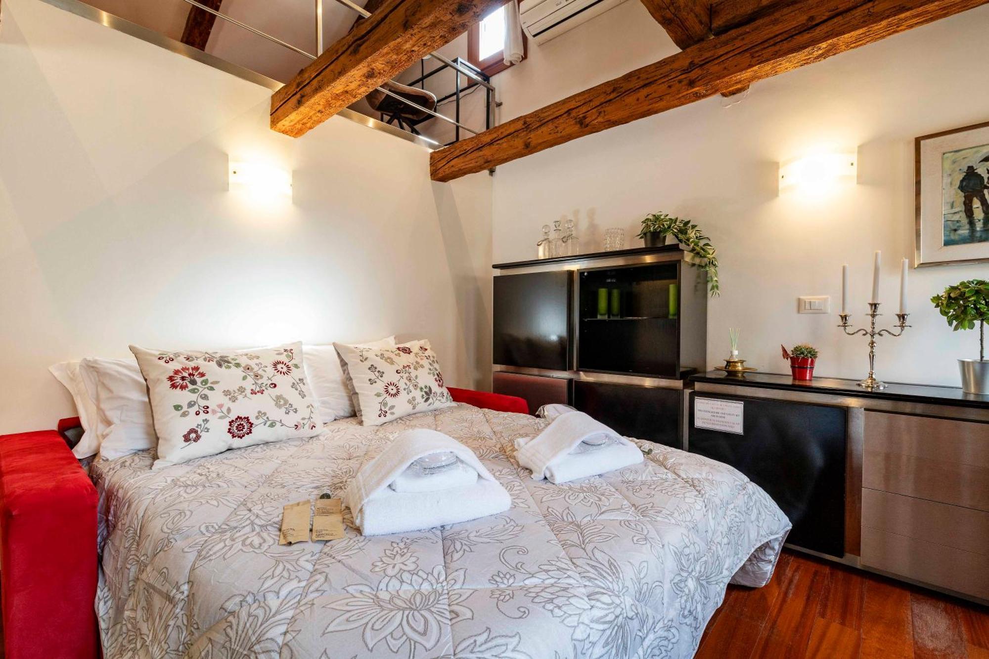 Glass House - Loft 2 Minutes To Rialto Bridge & View Venice Exterior photo
